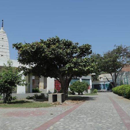 Radha Madhav Ashram Vrindāvan Dış mekan fotoğraf