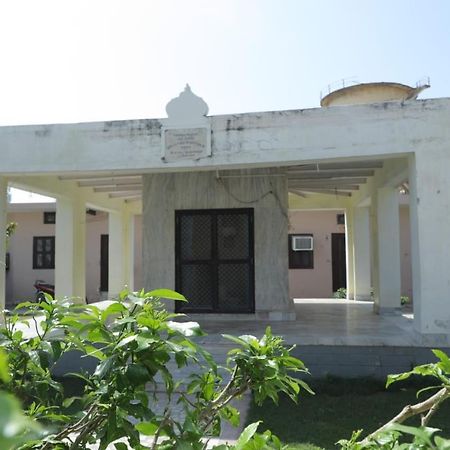 Radha Madhav Ashram Vrindāvan Dış mekan fotoğraf