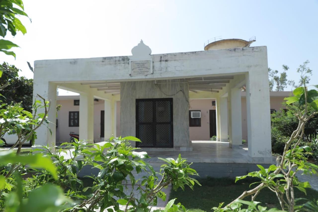 Radha Madhav Ashram Vrindāvan Dış mekan fotoğraf