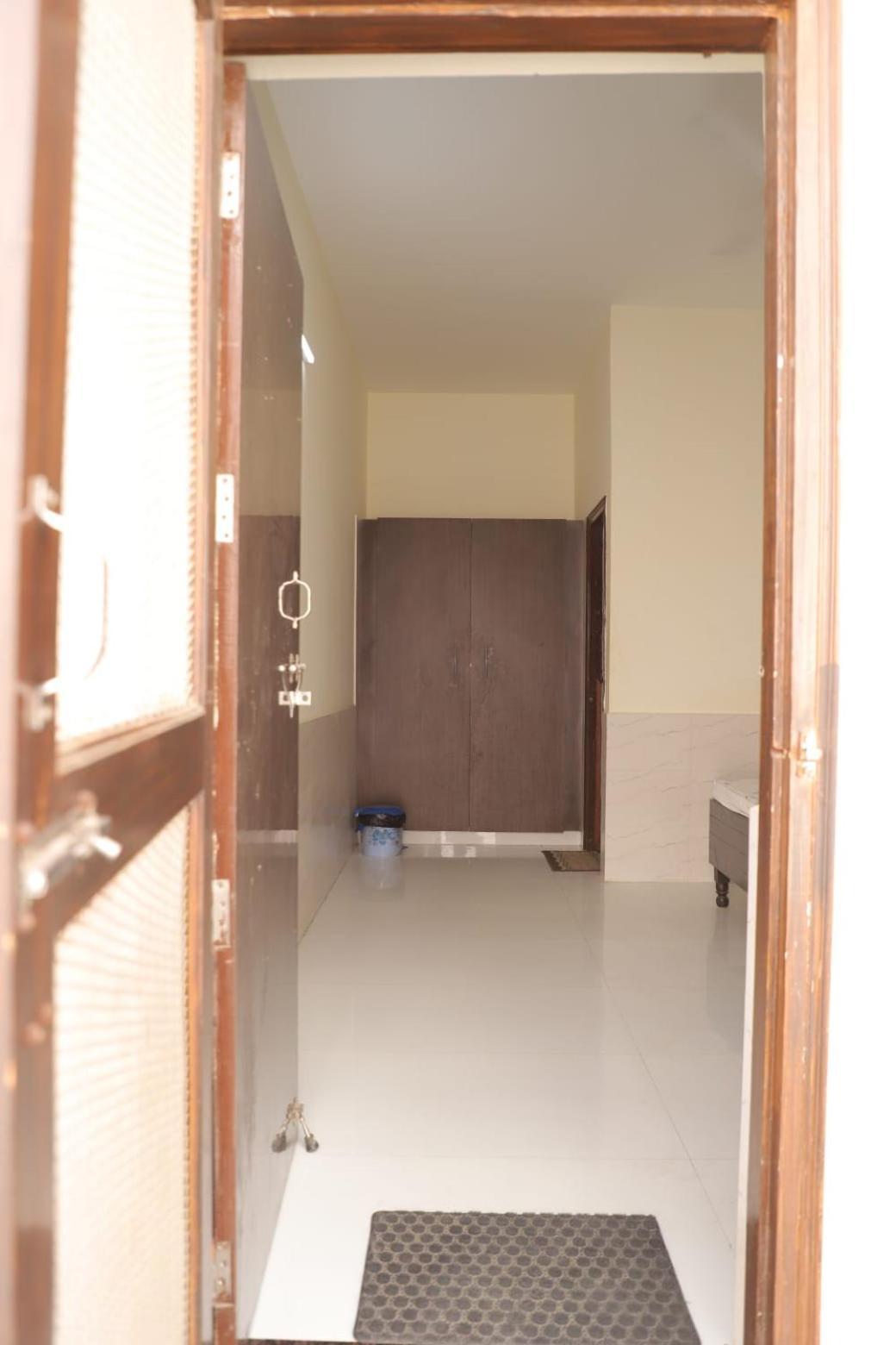 Radha Madhav Ashram Vrindāvan Dış mekan fotoğraf